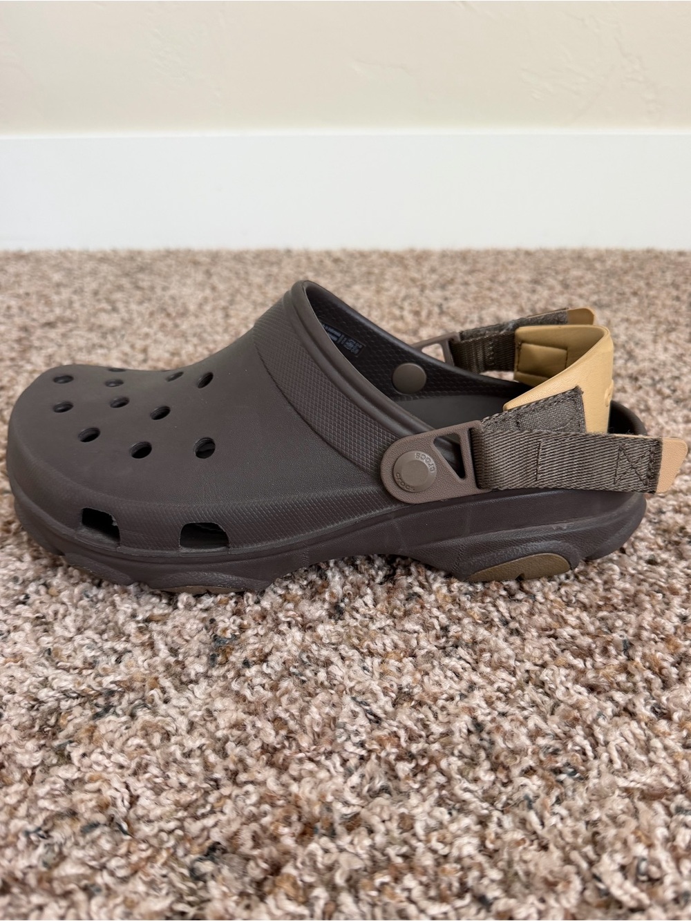Crocs Men’s Brown Slip-On Clog with Tan Heel Strap, size 7